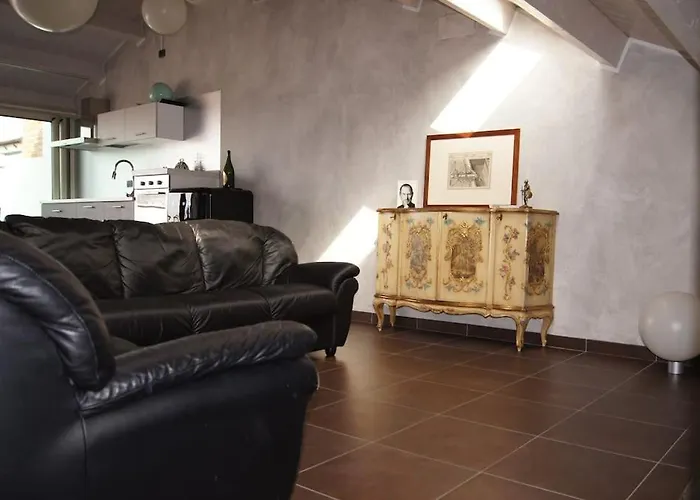 Lägenhet Attico Centro San Damiano dʼAsti